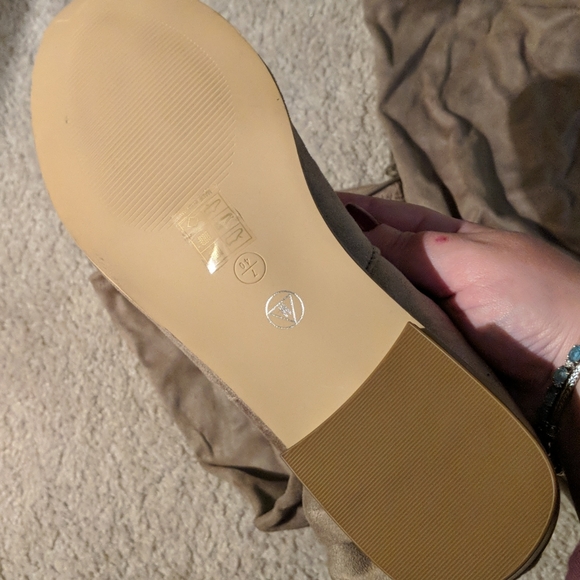 Over the knee boots - Picture 2 of 3